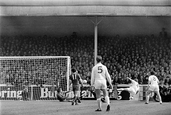 Football: Leeds United (1) v. Liverpool (0). September 1971 71-12020-018