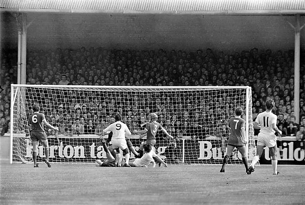Football: Leeds United (1) v. Liverpool (0). September 1971 71-12020-019