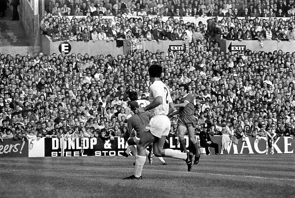 Football: Leeds United (1) v. Liverpool (0). September 1971 71-12020-059