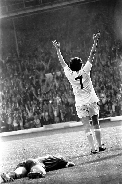 Football: Leeds United (1) v. Liverpool (0). September 1971 71-12020-033