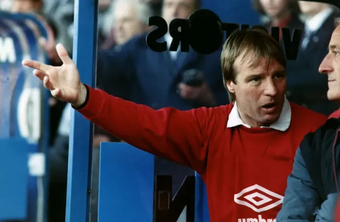 Framed Print : Football manager of Sheffield United Dave Bassett talks with his coach in the dug out