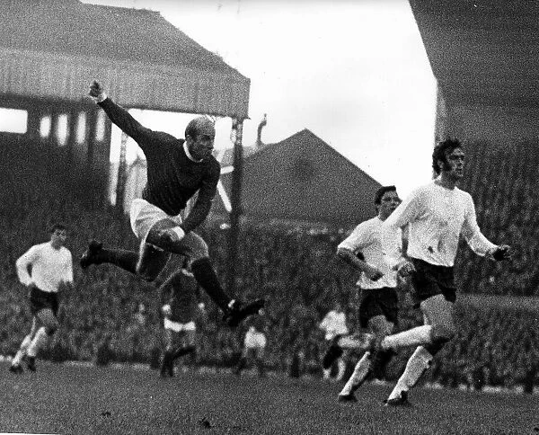 Football Manchester United v Spurs November 1969 Bobby Charlton in Action