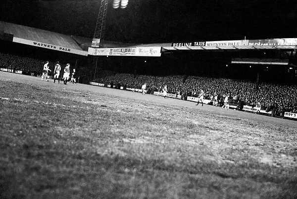 Football: Norwich F. C. (1) v. Manchester United F. C. (0). January 1975 75-00414-037
