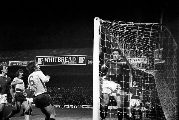 Football: Norwich F. C. (1) v. Manchester United F. C. (0). January 1975 75-00414-016