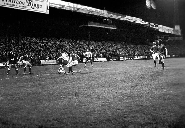 Football: Norwich F. C. (1) v. Manchester United F. C. (0). January 1975 75-00414-020