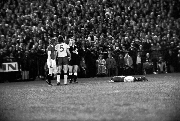 Football: Norwich F. C. (1) v. Manchester United F. C. (0). January 1975 75-00414-007