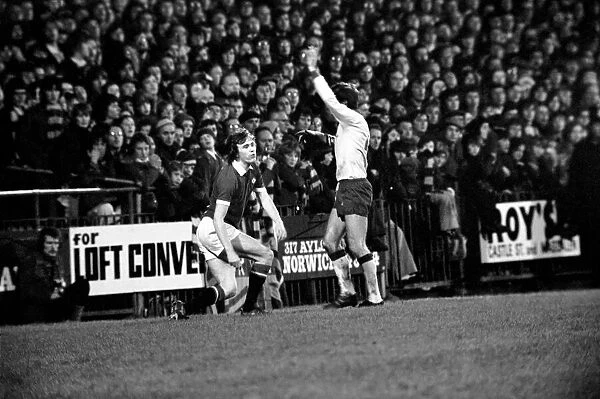 Football: Norwich F. C. (1) v. Manchester United F. C. (0). January 1975 75-00414-006