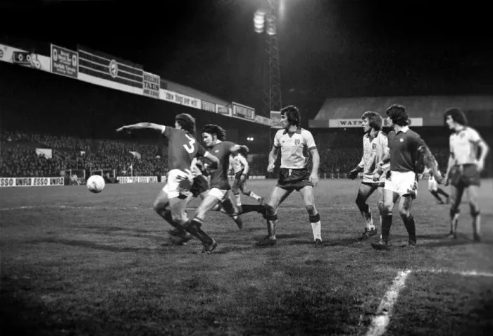 Framed Print : Football: Norwich F. C. (1) v. Manchester United F. C. (0). January 1975 75-00414-060