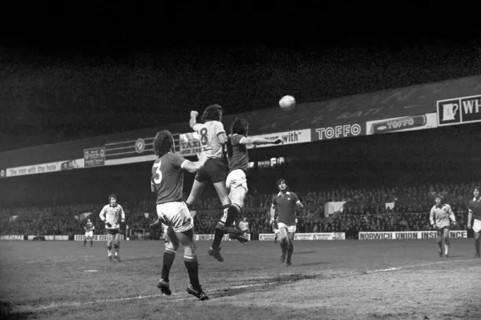 Framed Print : Football: Norwich F. C. (1) v. Manchester United F. C. (0). January 1975 75-00414-019