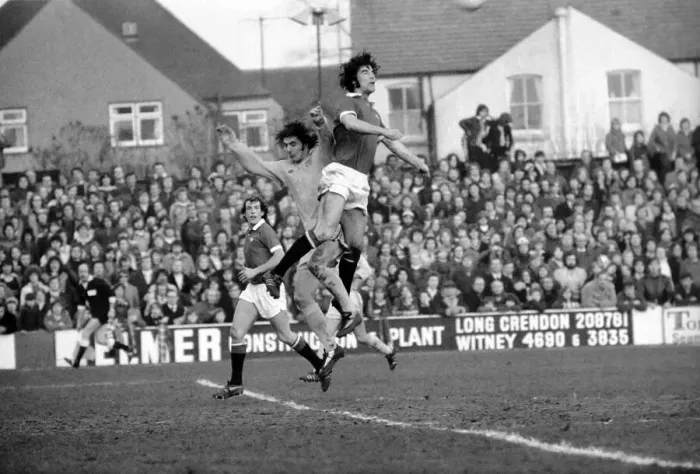 Framed Print : Football: Oxford United vs. Manchester United. February 1975 75-00765-037 Framed Print : Football: Oxford United vs. Manchester United. February 1975 75-00765-037
