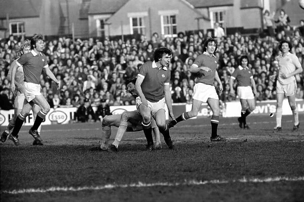 Football: Oxford United vs. Manchester United. February 1975 75-00765-031