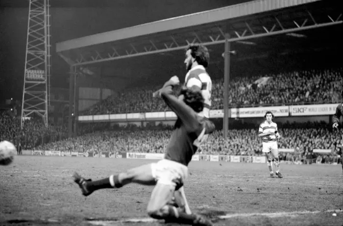 Framed Print : Football: Queens Park Rangers (1) vs. Chelsea F. C. (0). March 1975 75-01518-014 Framed Print : Football: Queens Park Rangers (1) vs. Chelsea F. C. (0). March 1975 75-01518-014
