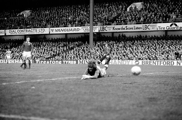 Football: Queens Park Rangers (1) vs. Chelsea F. C. (0). March 1975 75-01518-023