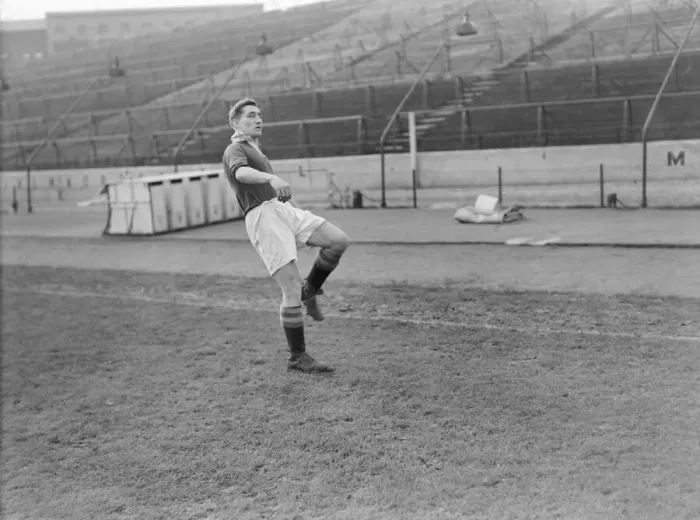 Framed Print : Football Roy Bentley of Chelsea, seen here training. 1 / 1 / 1951 B316 / 5 Framed Print : Football Roy Bentley of Chelsea, seen here training. 1 / 1 / 1951 B316 / 5
