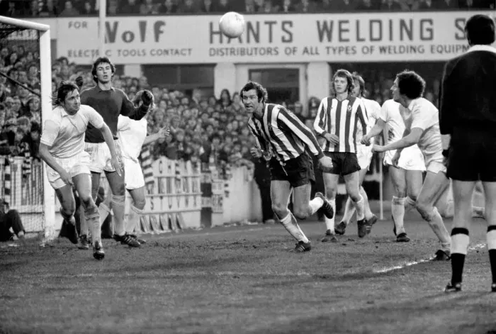 Framed Print : Football: Southampton F. C. v. West Ham F. C. Osgood heads a cross ball to a team mate
