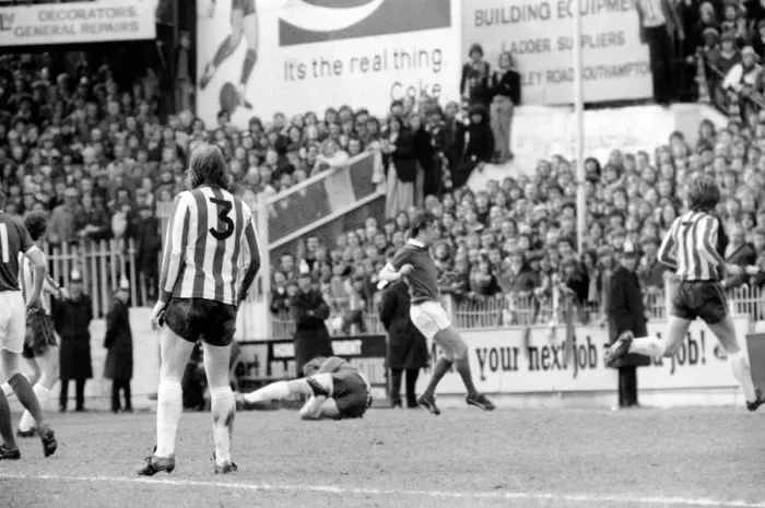 Framed Print : Football: Southampton F. C. vs. Manchester City United F. C. April 1975 75-1785-006 Framed Print : Football: Southampton F. C. vs. Manchester City United F. C. April 1975 75-1785-006