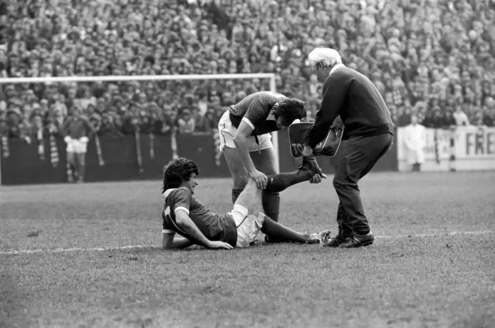 Framed Print : Football: Southampton F. C. vs. Manchester City United F. C. April 1975 75-1785-016 Framed Print : Football: Southampton F. C. vs. Manchester City United F. C. April 1975 75-1785-016