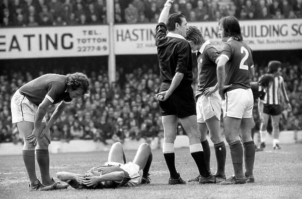 Football: Southampton F. C. vs. Manchester City United F. C. April 1975 75-1785-008