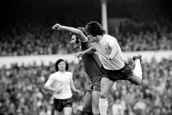 Football: Spurs F. C. vs. Liverpool F. C. March 1975 75-01596-044
