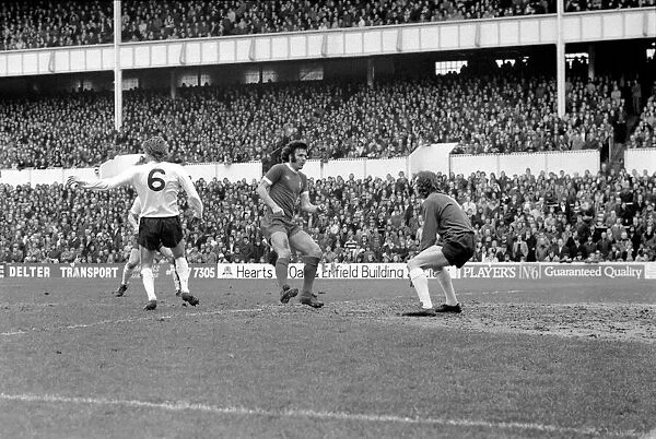 Football: Spurs F. C. vs. Liverpool F. C. March 1975 75-01596-018