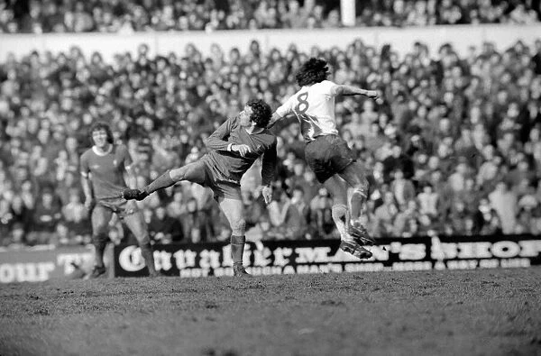 Football: Spurs F. C. vs. Liverpool F. C. March 1975 75-01596-016