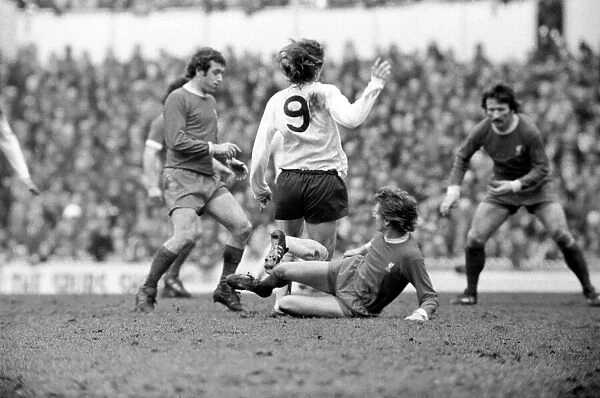 Football: Spurs F. C. vs. Liverpool F. C. March 1975 75-01596-034