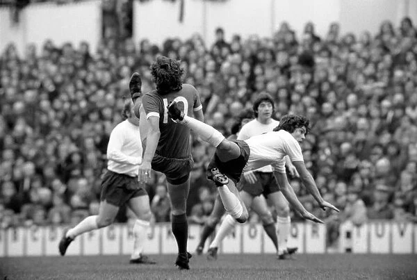 Football: Spurs F. C. vs. Liverpool F. C. March 1975 75-01596-048