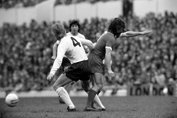 Football: Spurs F. C. vs. Liverpool F. C. March 1975 75-01596-006