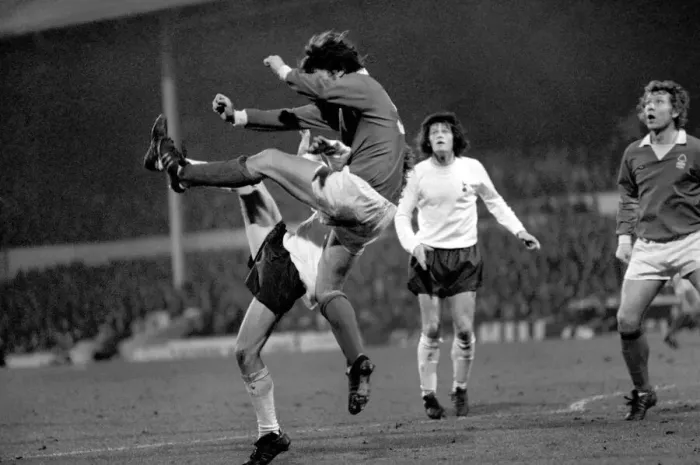 Framed Print : Football: Tottenham Hotspur F. C. vs. Nottingham Forest F. C. January 1975 75-00164-005