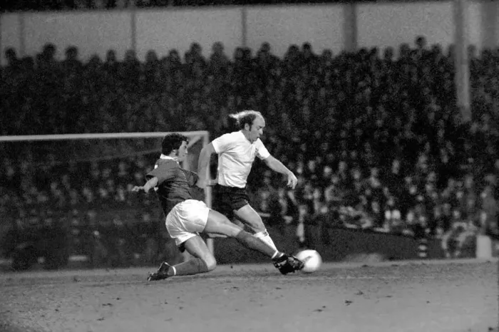 Framed Print : Football: Tottenham Hotspur F. C. vs. Nottingham Forest F. C. January 1975 75-00164-011