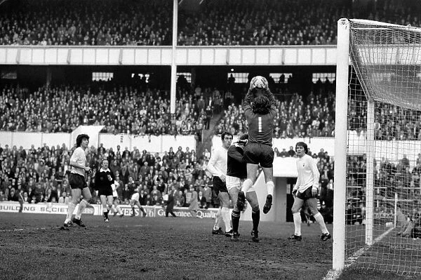 Football: Tottenham Hotspur F. C. vs. Leicester City F. C. February 1975 75-01041-031