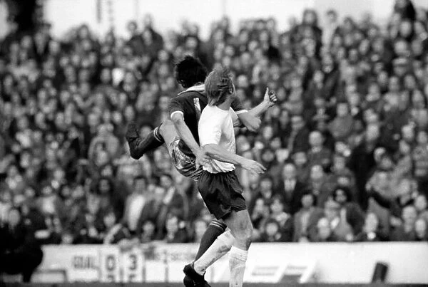Football: Tottenham Hotspur F. C. vs. Leicester City F. C. February 1975 75-01041-025
