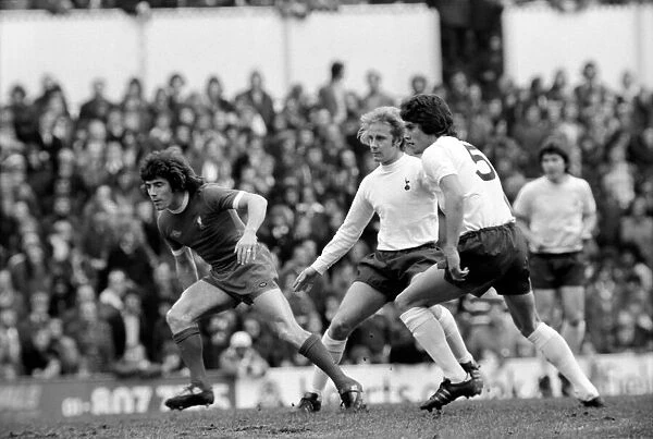 Football: Tottenham Hotspur F. C. vs. Liverpool F. C. March 1975 75-01598-010
