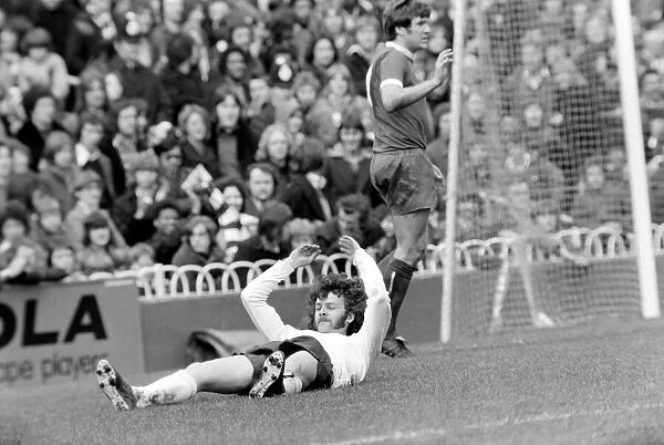 Football: Tottenham Hotspur F. C. vs. Liverpool F. C. March 1975 75-01598-086
