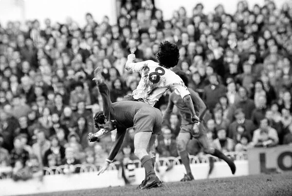 Football: Tottenham Hotspur F. C. vs. Liverpool F. C. March 1975 75-01598-077