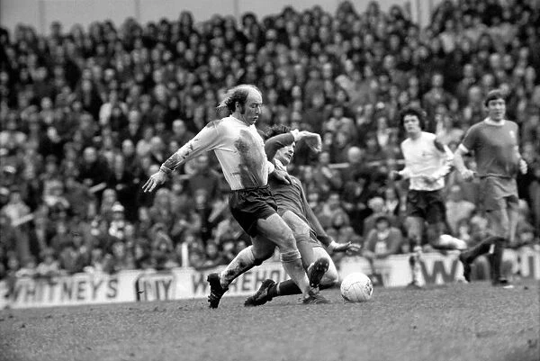 Football: Tottenham Hotspur F. C. vs. Liverpool F. C. March 1975 75-01598-006
