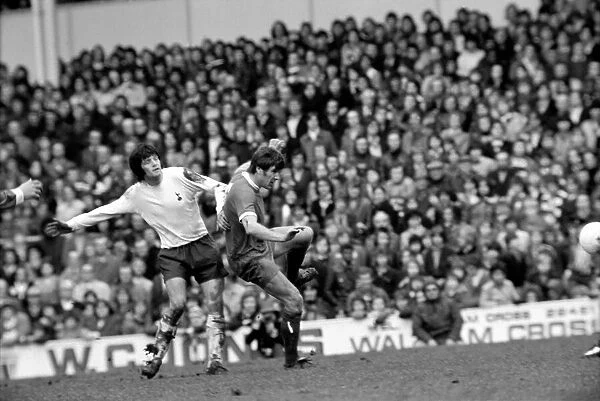 Football: Tottenham Hotspur F. C. vs. Liverpool F. C. March 1975 75-01598-042