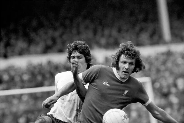 Football: Tottenham Hotspur F. C. vs. Liverpool F. C. March 1975 75-01598-041
