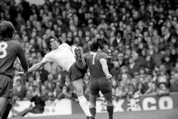 Football: Tottenham Hotspur F. C. vs. Liverpool F. C. March 1975 75-01598-022