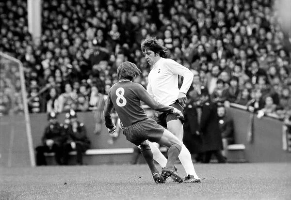 Football: Tottenham Hotspur F. C. vs. Liverpool F. C. March 1975 75-01598-007