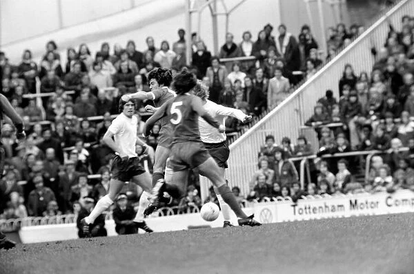 Football: Tottenham Hotspur F. C. vs. Liverpool F. C. March 1975 75-01598-020