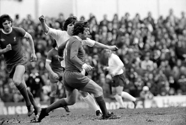 Football: Tottenham Hotspur F. C. vs. Liverpool F. C. March 1975 75-01598-009