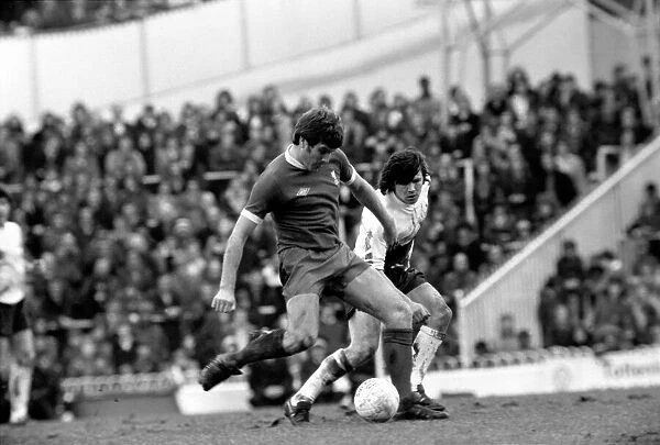 Football: Tottenham Hotspur F. C. vs. Liverpool F. C. March 1975 75-01598-049