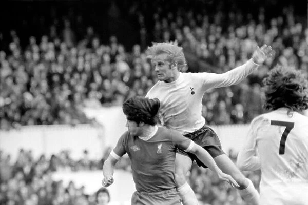 Football: Tottenham Hotspur F. C. vs. Liverpool F. C. March 1975 75-01598-085