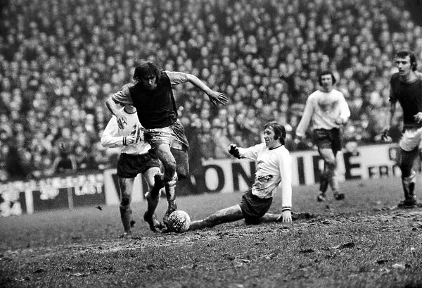 Football: West Ham F. C. v. Burnley. West Ham (2) v. Burnley (1). March 1975 75-01466-084