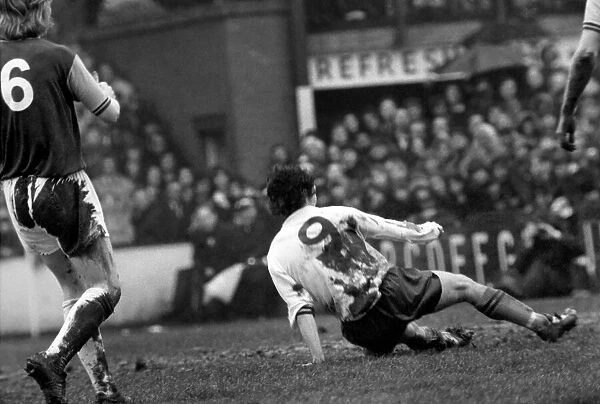 Football: West Ham F. C. v. Burnley. West Ham (2) v. Burnley (1). March 1975 75-01466-036