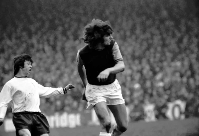 Framed Print : Football: West Ham F. C. v. Burnley. West Ham (2) v. Burnley (1). March 1975 75-01466-038