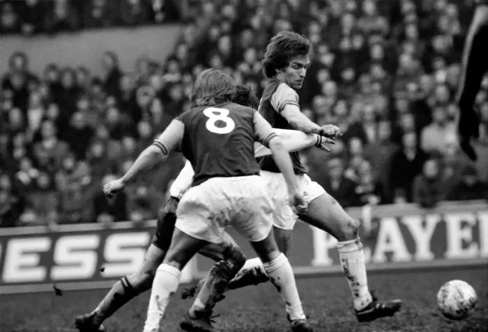 Framed Print : Football: West Ham F. C. v. Burnley. West Ham (2) v. Burnley (1). March 1975 75-01466-023 Framed Print : Football: West Ham F. C. v. Burnley. West Ham (2) v. Burnley (1). March 1975 75-01466-023
