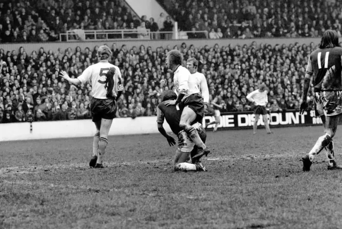 Framed Print : Football: West Ham vs. Burnley F. C. March 1975 75-01462-006 Framed Print : Football: West Ham vs. Burnley F. C. March 1975 75-01462-006