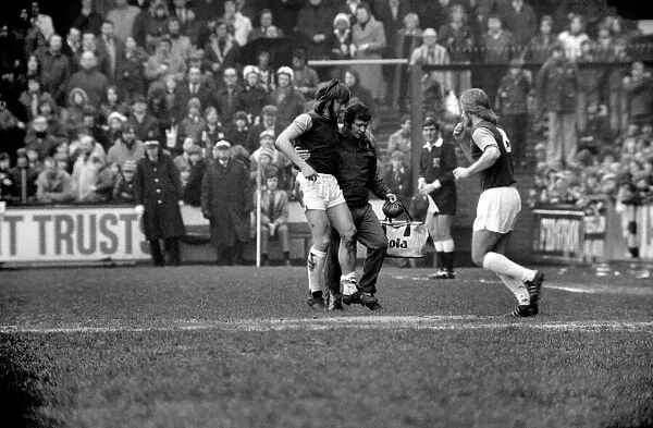 Football: West Ham vs. Burnley F. C. March 1975 75-01462